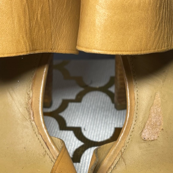 Authentic Coach heels - Picture 6 of 10